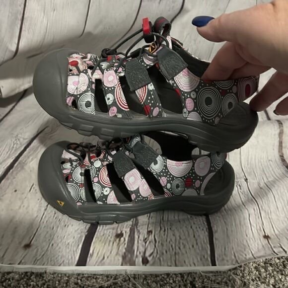 Keen - Sandals - Waterproof - pink gray circles - size 1 girls - Picture 5 of 6